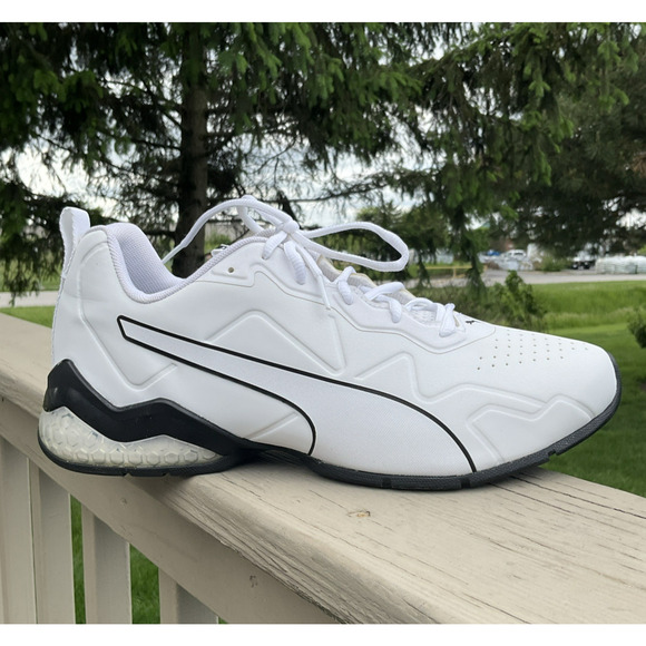 Athletic_Shoes